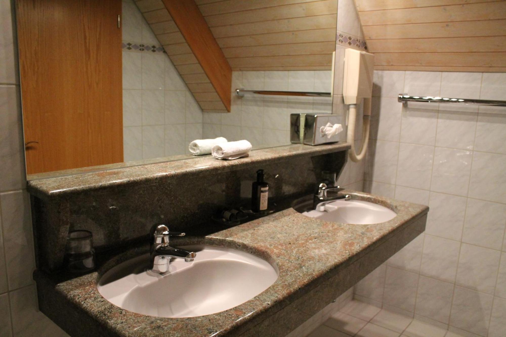 Hotel Restaurant Krone Aarberg 외부 사진